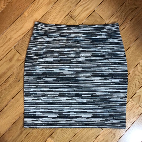 Loft printed pull-on skirt. - Picture 4 of 4